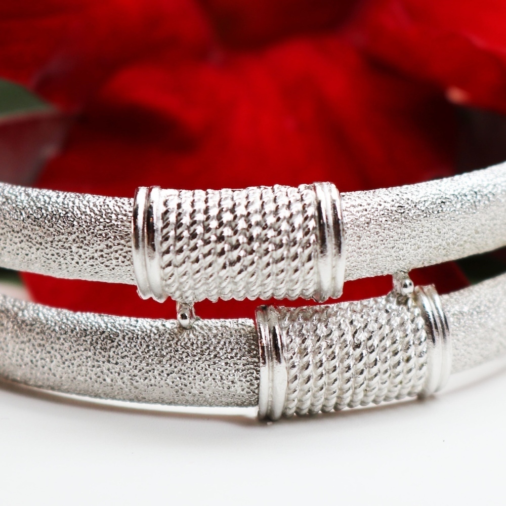 CROWN TRIFARI BRACELET *signed* Silver Plated - Picture 2 of 7